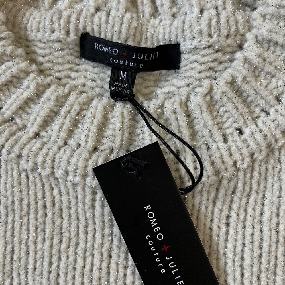 NWT Romeo + Juliet Couture Ivory Sparkle Scallop Hem Sweater Sz M - Picture 3 of 11
